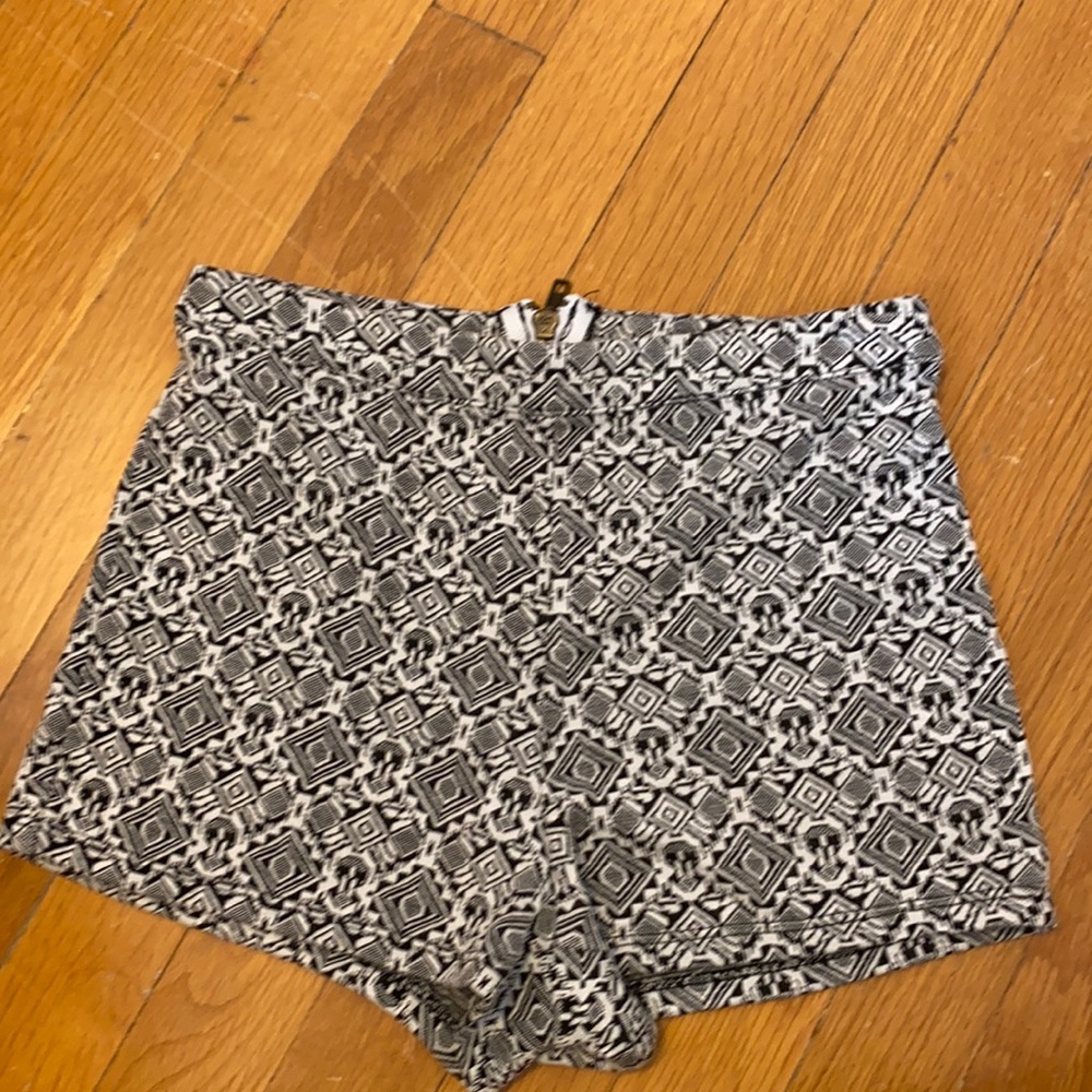 Black & white geometric high waisted shorts